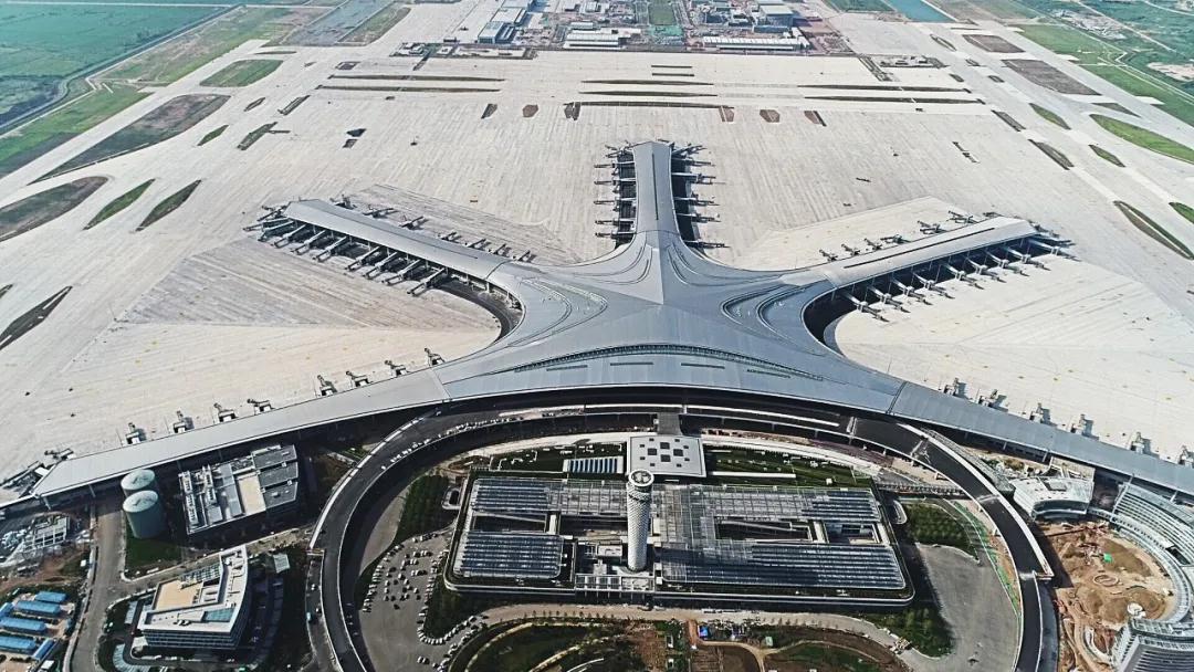 匠造一流东北亚国际枢纽机场！万搏登陆_万搏(中国)“筑”力青岛胶东国际机场成功试飞
