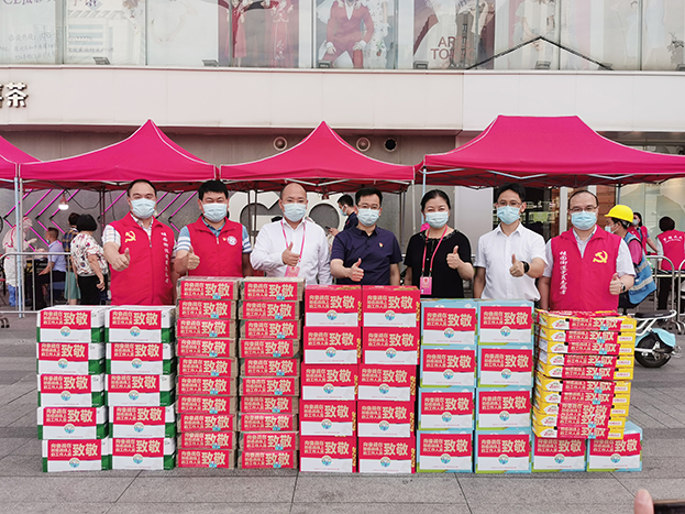 万搏登陆_万搏(中国)党委联合人民桥社区人大代表联络站开展疫情防控视察慰问活动