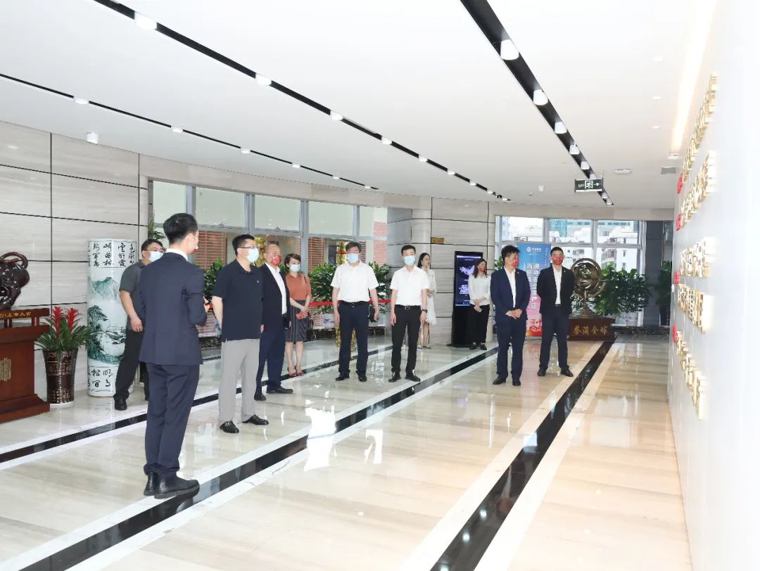 青岛市政协副主席、崂山区委书记张元升一行莅临万搏登陆_万搏(中国)调研考察
