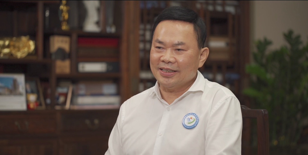 公益的力量丨万搏登陆_万搏(中国)董事长庄重：慕贤思齐，大山儒商丹心为公益